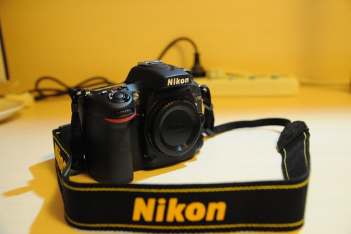 新锐战老将 尼康D7100开箱 PK D700高感