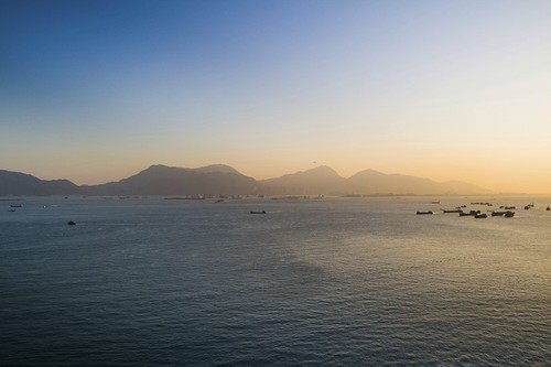 闪光灯与夜景光线的组合