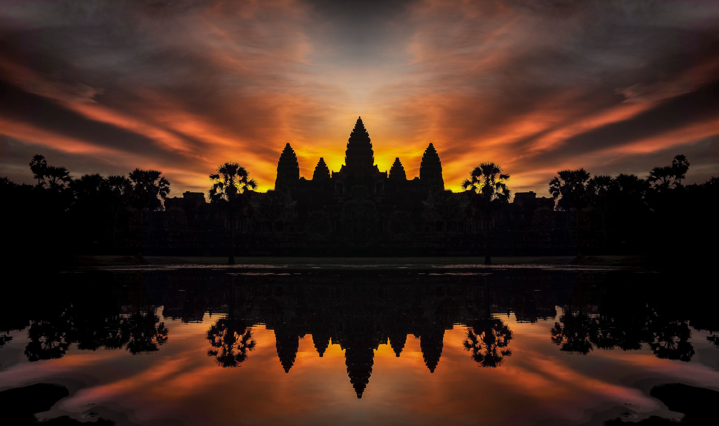 Angkor-wat-temple-sunrays-sunrise-Cambodia